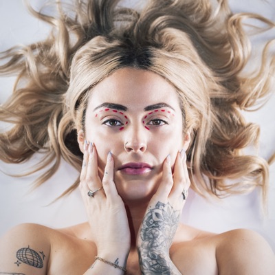 Ascolta undefined, guarda video musicali, leggi la biografia, vedi le date del tour & altro!