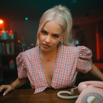 Ascolta Anne-Marie, guarda video musicali, leggi la biografia, vedi le date del tour & altro!
