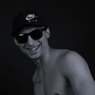 Hör dir undefined an, schau dir Musikvideos an, lies die Biografie, finde Tourdaten und mehr!