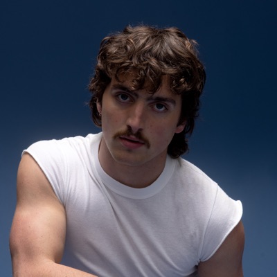 Ascolta Benson Boone, guarda video musicali, leggi la biografia, vedi le date del tour & altro!