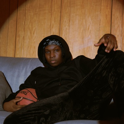 Ascolta Boi Chase, guarda video musicali, leggi la biografia, vedi le date del tour & altro!