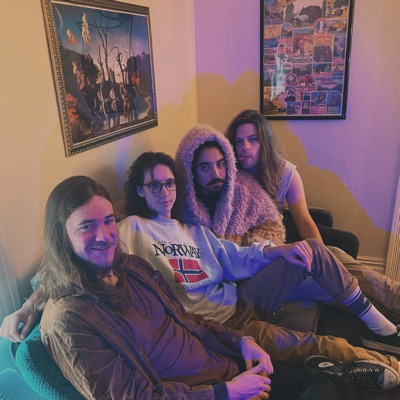 Hör dir undefined an, schau dir Musikvideos an, lies die Biografie, finde Tourdaten und mehr!
