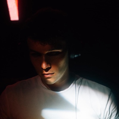 Hör dir Giaggi an, schau dir Musikvideos an, lies die Biografie, finde Tourdaten und mehr!