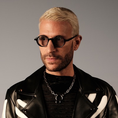 Ouve undefined, vê vídeos de música, lê a biografia, vê as datas da digressão e muito mais!