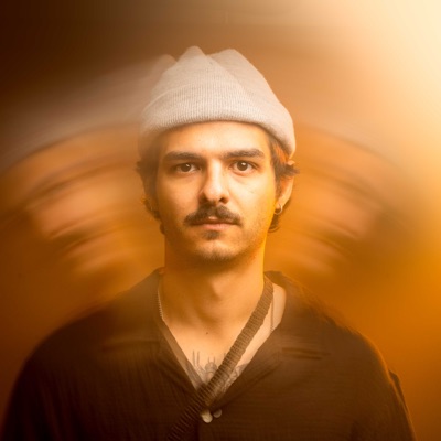 Hör dir unfazed an, schau dir Musikvideos an, lies die Biografie, finde Tourdaten und mehr!