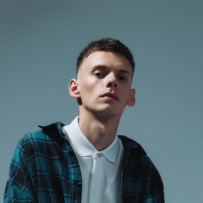 Hör dir undefined an, schau dir Musikvideos an, lies die Biografie, finde Tourdaten und mehr!